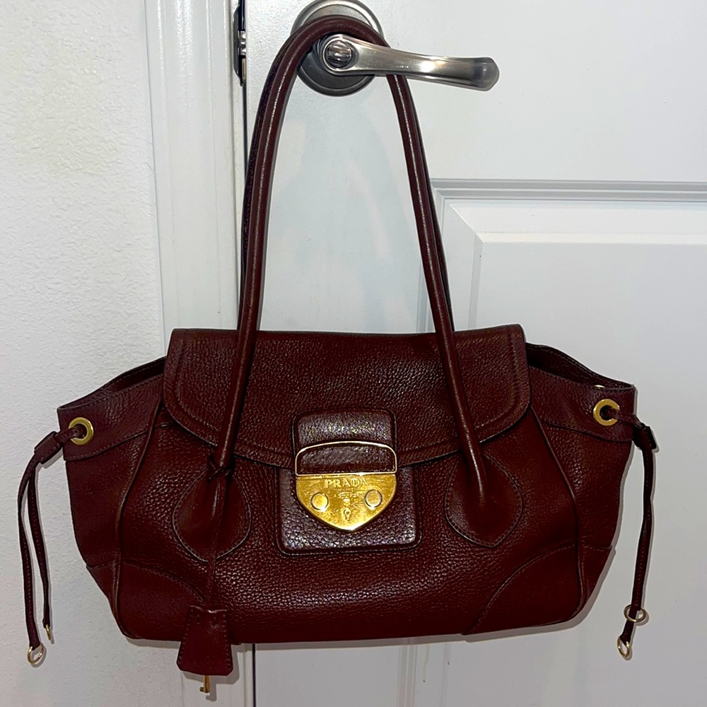 Truth Prada shoulder bag，No wear leather, have it to enhance your charm